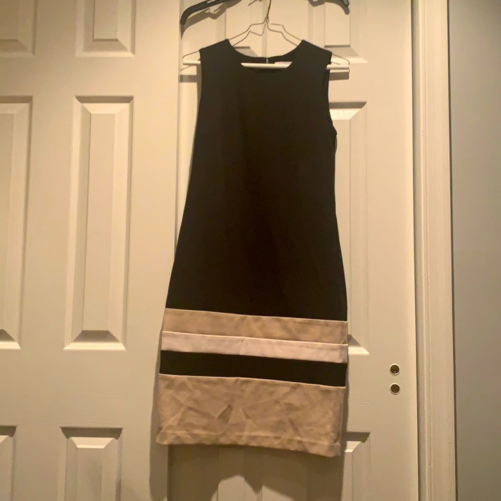 Calvin Klein size 6 Women’s dress in excellent condition!
